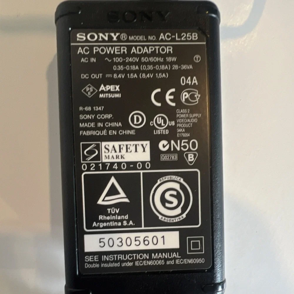 Sony Handycam DCR-HC40 MiniDV Silver 12x Zoom NightShot+ Case AC Adapter